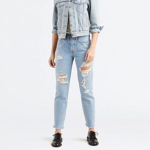 Levi’s Wedgie Fit Jean- Light Wash NWT